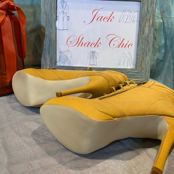 Boots - Picture 5 of 5